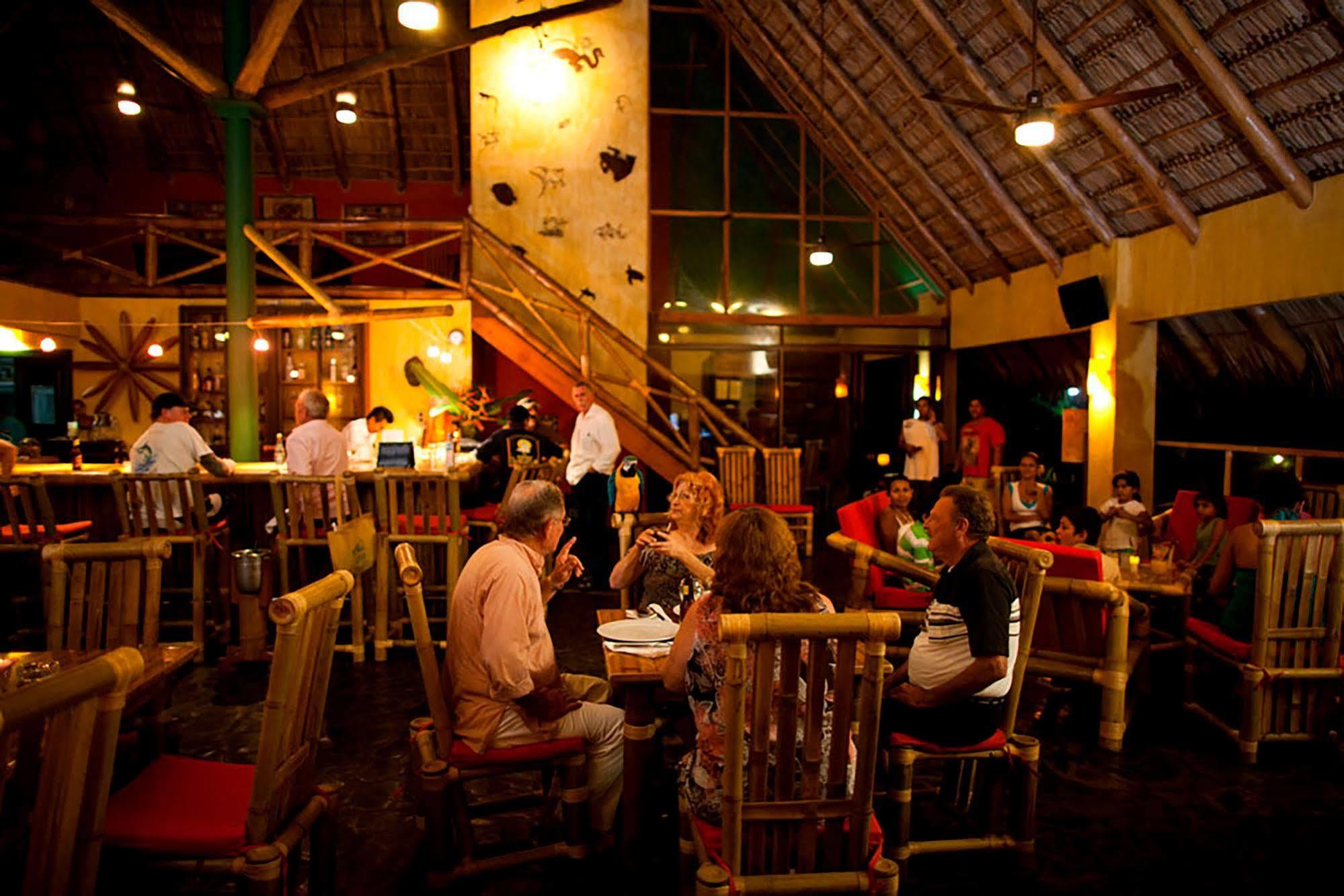Clandestino Beach Resort Паррита Ресторан фото